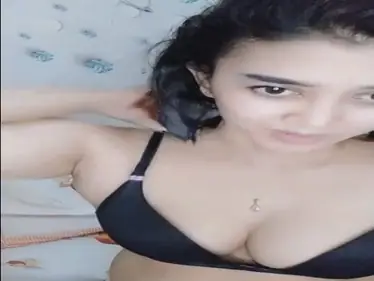 Bokep VCS Kak Amel Short Hair Ngangkang Colmek